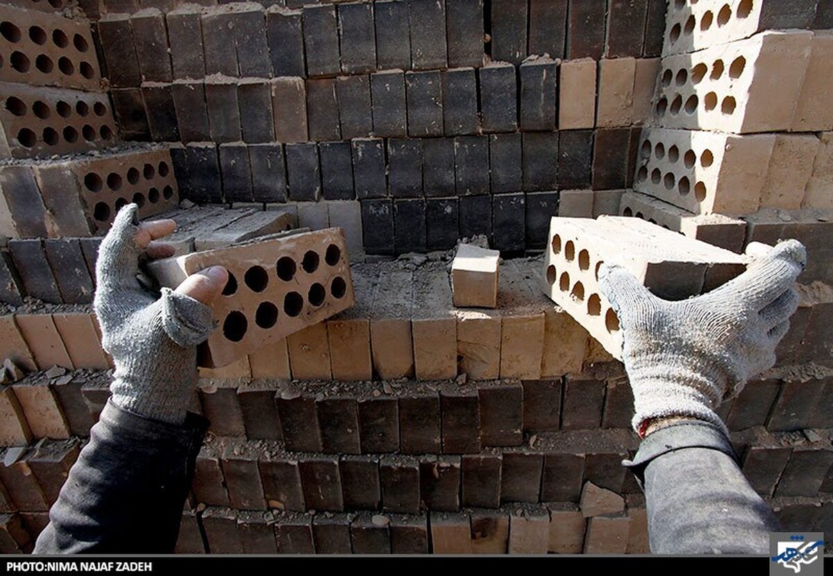 در نشست اخیر شورای عالی کار مقرر شد تا کمیته تدوین آیین نامه نحوه حضور نمایندگان کارگر و کارفرما در هیات‌های تشخیص و حل اختلاف تشکیل و گزارشی از خروجی معافیت‌های اعمال شده درخصوص خدام و کارکنان بقاع متبرکه ارائه شود.