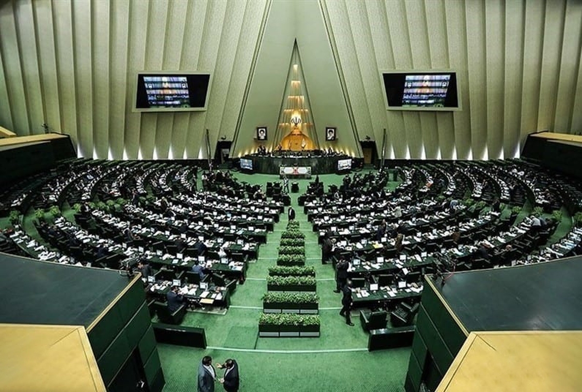 یک عضو هیات رئیسه مجلس شورای اسلامی گفت که نمایندگان در آستانه آغاز چهارمین سال فعالیت مجلس یازدهم در روز چهارشنبه هفته جاری به دیدار مقام معظم رهبری می‌روند.