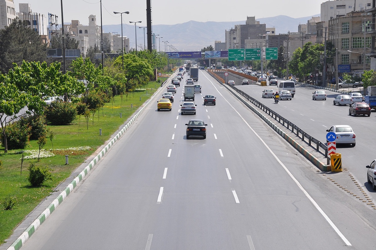 مدیرعامل سازمان حمل و نقل و ترافیک شهرداری مشهد از اجرای بیش از ۶۰ هزار متر خط کشی محوری در معابر بزرگراهی شهر خبر داد.