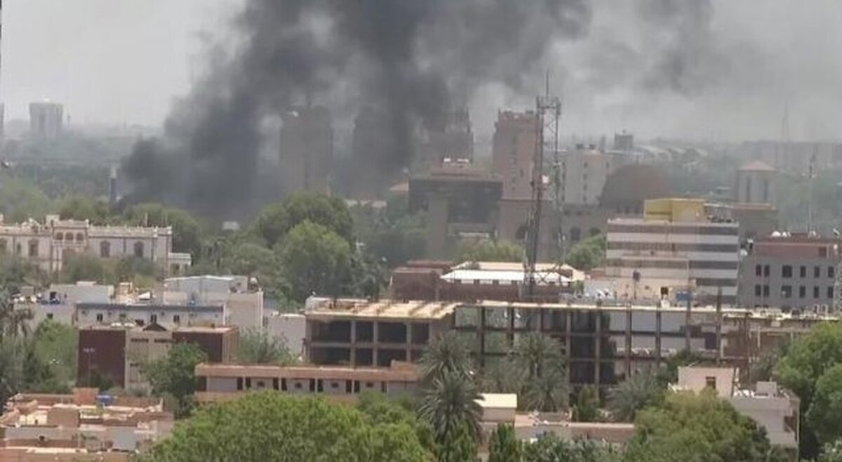 درگیری‌ها بین ارتش سودان و نیرو‌های واکنش سریع در خارطوم چند ساعت پس از موافقت دو طرف با آتش‌بس ۷۲ ساعته، از سرگرفته شده است.
