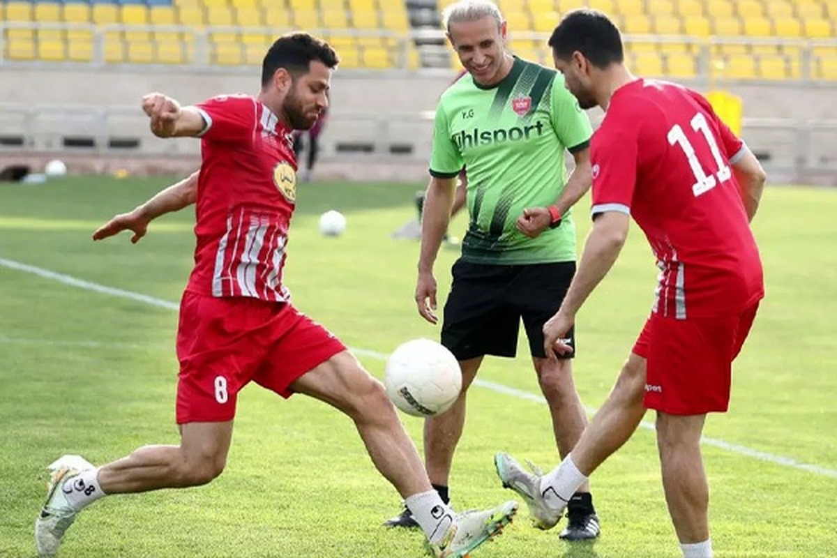 باشگاه پرسپولیس در تابستان کار چندان سختی ندارد.