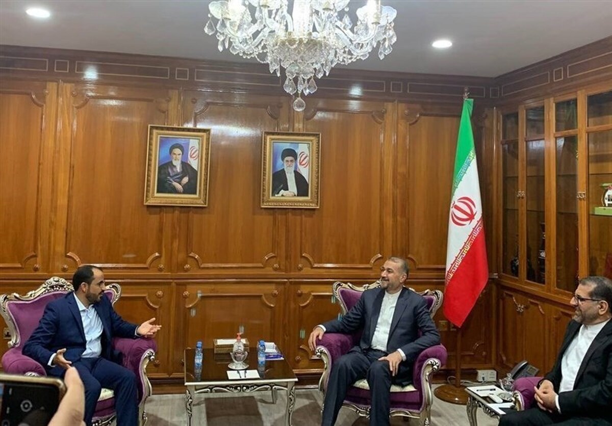 وزیر امور خارجه کشورمان در دیدار با مذاکره‌کننده ارشد دولت نجات ملی یمن گفت: ایران از هرگونه ابتکار، طرح و اقدامی که به رفع محاصره یمن و برقراری آتش‌بس همه‌جانبه و تفاهم میان گروه‌های سیاسی یمنی بینجامد، استقبال می‌کند.