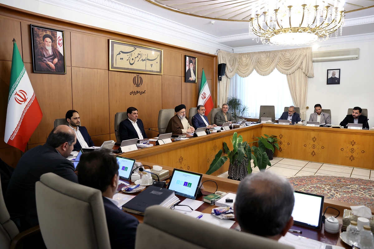 رئیسی: اقدامات بانک مرکزی برای جلوگیری از اضافه برداشت بانک‌ها با جدیت دنبال شود| اهتمام دولت در اجرای رهنمود‌های رهبری