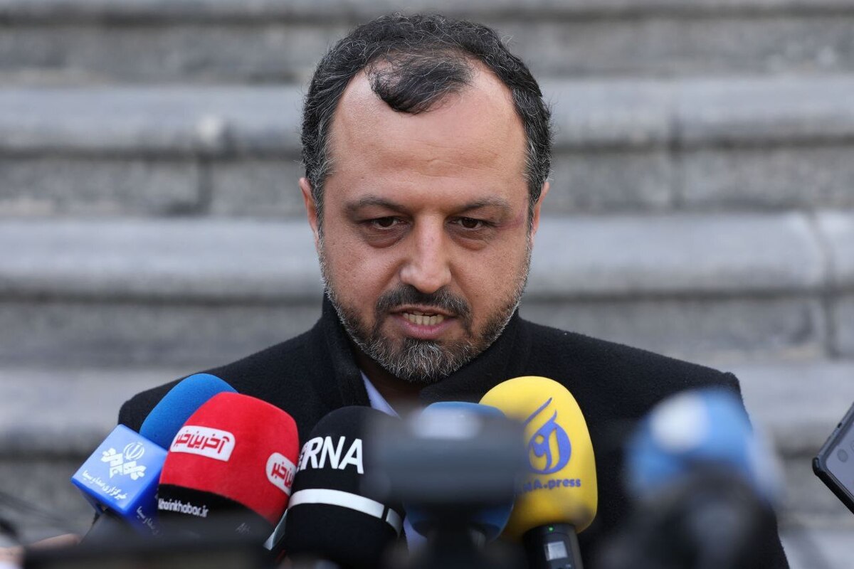 وزیر اقتصاد گفت: ظرف چند روز آینده بسته ۱۰ بندی دولت برای مهار تورم و رشد تولید پس از اخذ نظر تشکل‌های تولیدی و اقتصادی غیر دولتی با حضور رئیس‌جمهور نهایی و ابلاغ خواهد شد.
