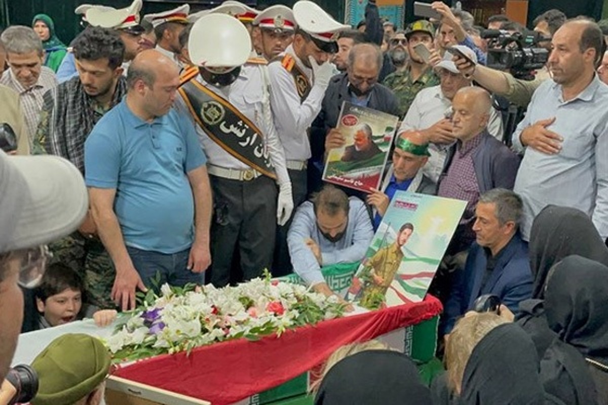 مراسم وداع با پیکر مطهر شهید آشوری جانی بت اوشانا با حضور اقوام و هم کیشان شهید و جمعی از مردم‌ پایتخت در معراج شهدای تهران برگزار شد.