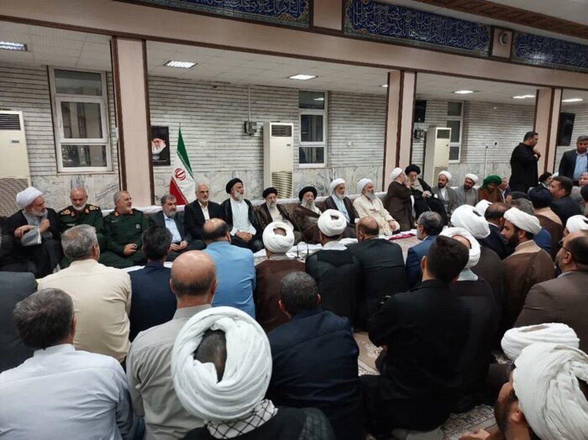 رئیس جمهور در دیدار صمیمی با سران عشایر خوزستان گفت: اتحاد و انسجام میان اقوام، شیوخ و طایفه های خوزستان همواره باطل کننده نیرنگ دشمن بوده و این اتحاد و همبستگی باید استمرار و تقویت شود.