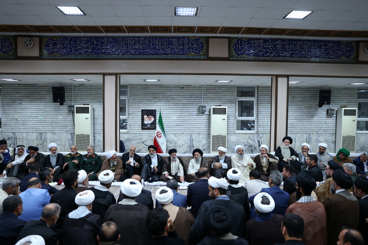 رئیس‌جمهور با بیان اینکه کمبود‌ها و کاستی‌ها در استان خوزستان مربوط به امروز نیست، اما دولت خود را موظف به جبران آن‌ها می‌داند، تاکید کرد: اگرچه رفع کامل این عقب‌ماندگی‌ها نیازمند زمان بیشتری است، اما دولت مردمی با برنامه‌ریزی دقیق و مدون حل مسائل و مشکلات استان را تا حصول نتیجه پیگیری خواهد کرد.