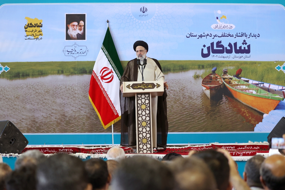 رئیس‌جمهور با بیان اینکه خوزستان در رخداد‌های اخیر برای چندمین بار نشان داد که دشمن را می‌شناسد و به خوبی تلاش‌های دشمن برای فتنه‌انگیزی را ناکام گذاشت، اظهار داشت: این‌ها خصوصیات و ویژگی‌های مردمی است که در کوره انقلاب و دفاع مقدس آب‌دیده شدند و تجربیات ارزنده‌ای را از سر گذرانده‌اند.
