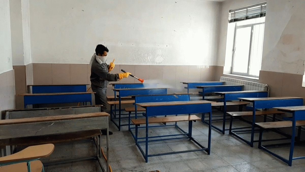 معاون حقوقی و امور مجلس وزارت آموزش وپرورش گفت: با پیگیری سرپرست وزارت آموزش و پرورش با جذب ۱۹ هزار نیروی خدماتی برای مدارس کشور موافقت شده در حال گرفتن مجوز آن هستیم.