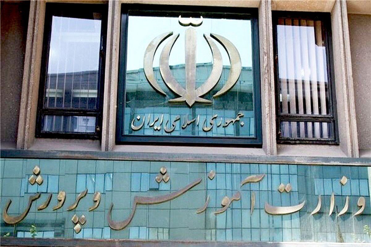 سرپرست وزارت آموزش و پرورش گفت: این وزاتخانه برنامه دارد تا به روش ۲ مدرکی نیز نیروی معلم جذب کند. در این روش دانشجویانی که در دانشگاه های غیر از دانشگاه فرهنگیان تحصیل کرده اند بعد از طی کردن ۲ سال آموزش تعیین شده این وزاتخانه و طی کردن فرآیندهای مورد نظر به عنوان نیروی معلم جذب می شوند.