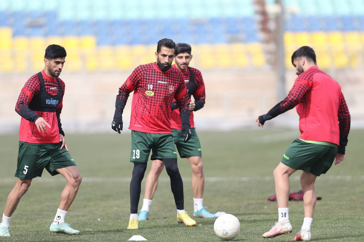 مشکل زمین تمرین پرسپولیس همچنان بازیکنان و مربیان این تیم را آزار می‌دهد.