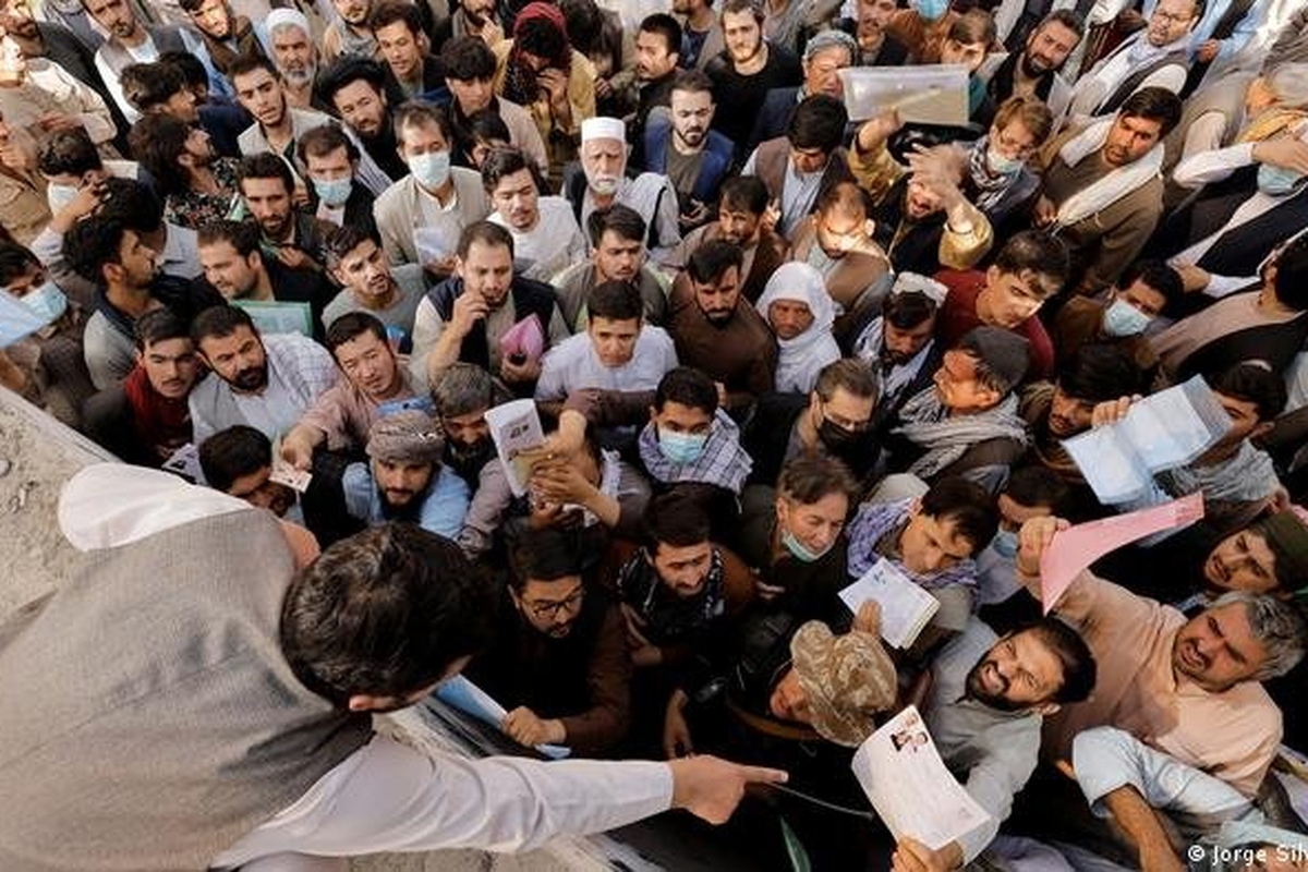 مجلس نمایندگان انگلیس گزارش داده است که دولت این کشور برای خروج همکاران افغان نیروهای خارجی اقدام انجام نداده است.