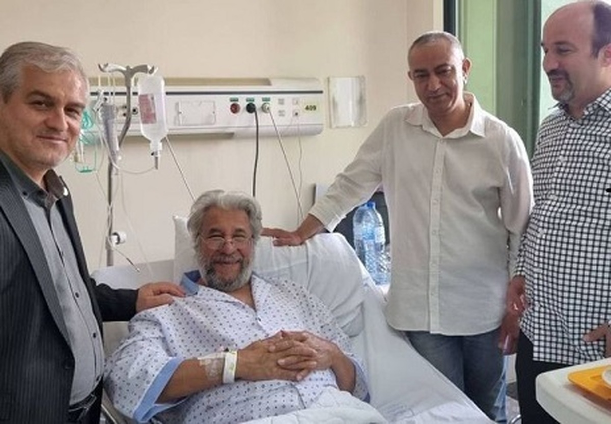 محمد فیلی، هنرمند پیشکسوت کشورمان، که مدتی است در بیمارستان بستری است خبر از جراحی سر را داد و گفت: از مردمی که عاشقانه دوستشان دارم می‌خواهم برایم دعا کنند.