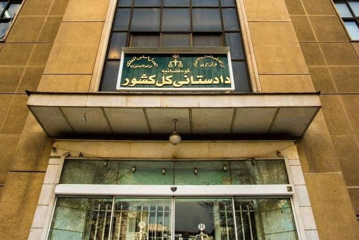 دادستانی کل کشور اعلام کرد: با توجه به اظهارات نماینده تبریز در مجلس در خصوص واگذاری تعدادی خودرو به برخی از نمایندگان توسط وزارت صمت به منظور انصراف از پیگیری استیضاح، این نماینده به دادستانی فراخوانده شده است.