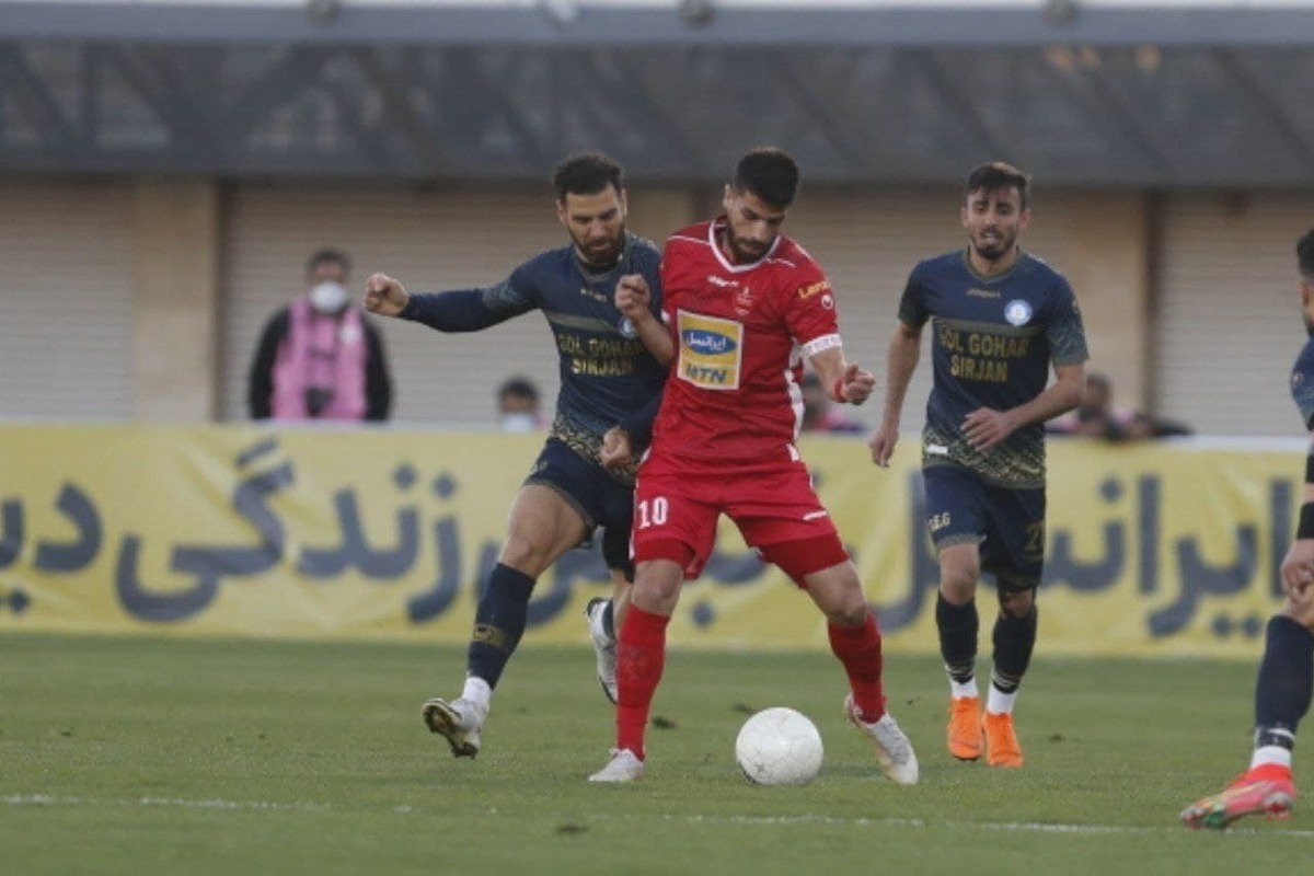 سرمربی پرسپولیس قصد ایجاد چند تغییر در ترکیب تیمش را دارد.