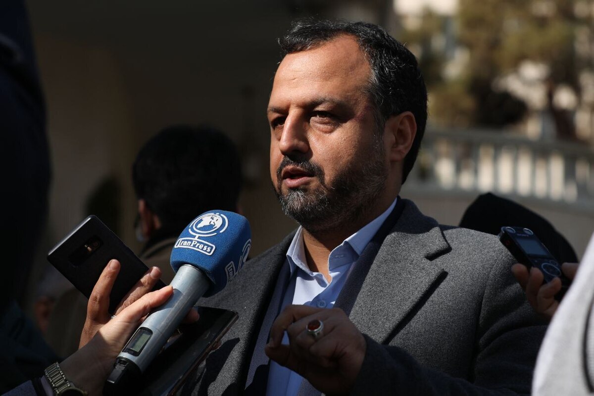 وزیر اقتصاد با اشاره به تاکید رئیس جمهور در جلسه هیئت دولت یادآور شد: دستگاه‌ها مکلف شدند تمام مجوزها، استعلام‌ها و آزمایش‌ها در حوزه تجارت و گمرک را ظرف مدت ۷ روز صادر کنند.