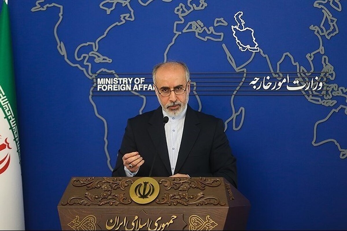 سخنگوی وزارت خارجه در واکنش به بیانیه گزینشی و ادعا‌های موهوم مطرح شده از سوی سران گروه هفت گفت: برنامه هسته‌ای ایران صرفا دارای اهداف صلح آمیز است و سلاح هسته‌ای به هیچ وجه در دکترین دفاعی ما جایی ندارد.