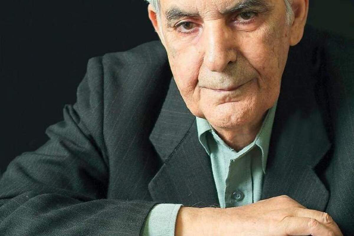 چهارمین جایره ادبی استاد «محمد قهرمان» با معرفی برگزیدگان این دوره به کار خود پایان داد.