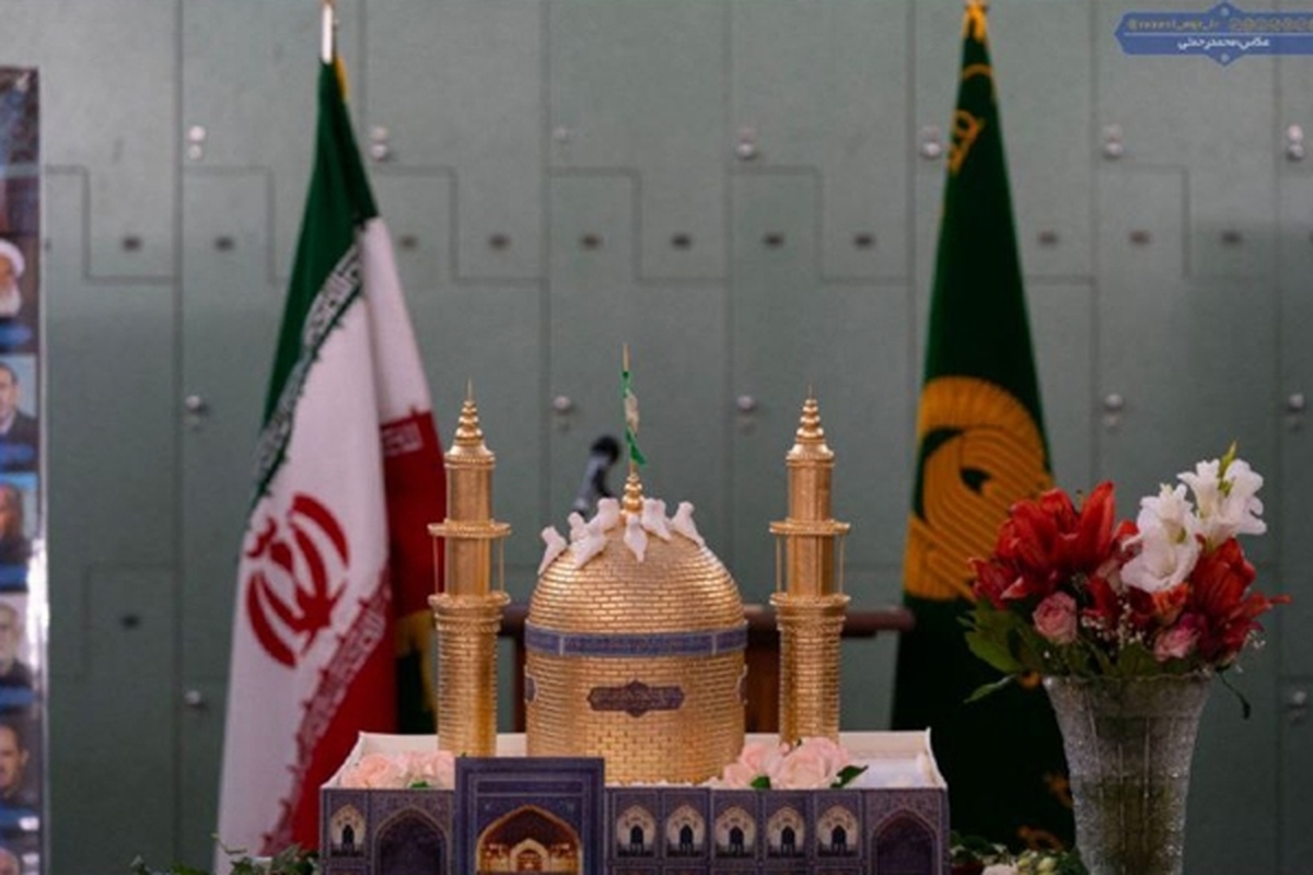 ویدئویی از کیک متفاوت مراسم ولادت امام رضا(ع) در کشیک خانه خادمان حرم مطهر رضوی را مشاهده می‌کنید.