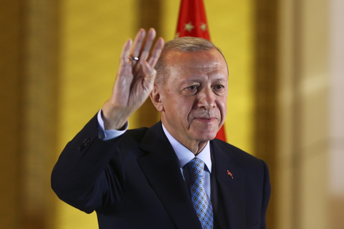 به گفته یک منبع آگاه در آنکارا، رجب طیب اردوغان، رئیس‌جمهوری منتخب ترکیه شنبه سوم ژوئن سوگند یاد می‌کند و دولت جدید این کشور احتمالا یکشنبه ادای سوگند خواهد کرد.