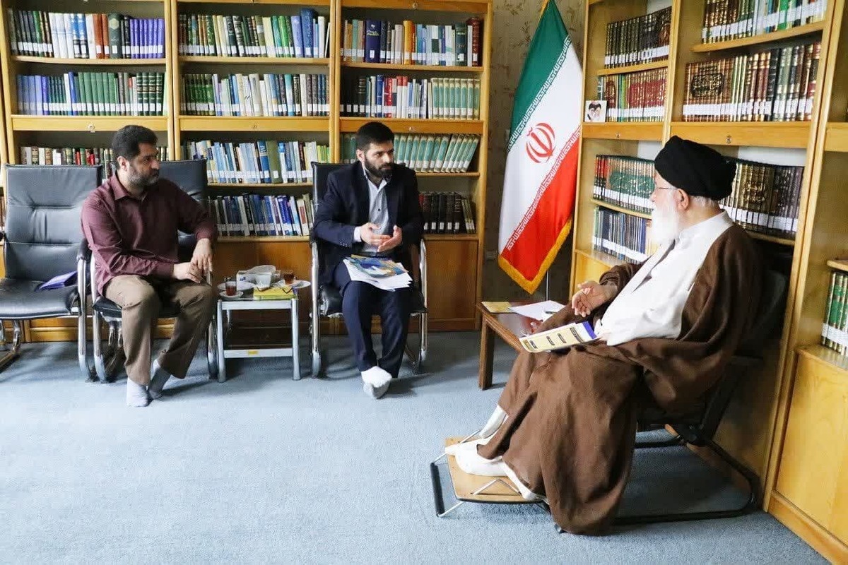 نماینده ولی فقیه در استان خراسان رضوی گفت: اینکه یک جشنواره مطول فرهنگی برگزار می‌شود، بسیار خوب است اما به‌موازات این، باید پیوست رسانه‌ای هم در خدمت تبیین دستاوردهای این جشنواره قرار بگیرد تا همگان از برگزاری و جزئیات آن باخبر باشند.