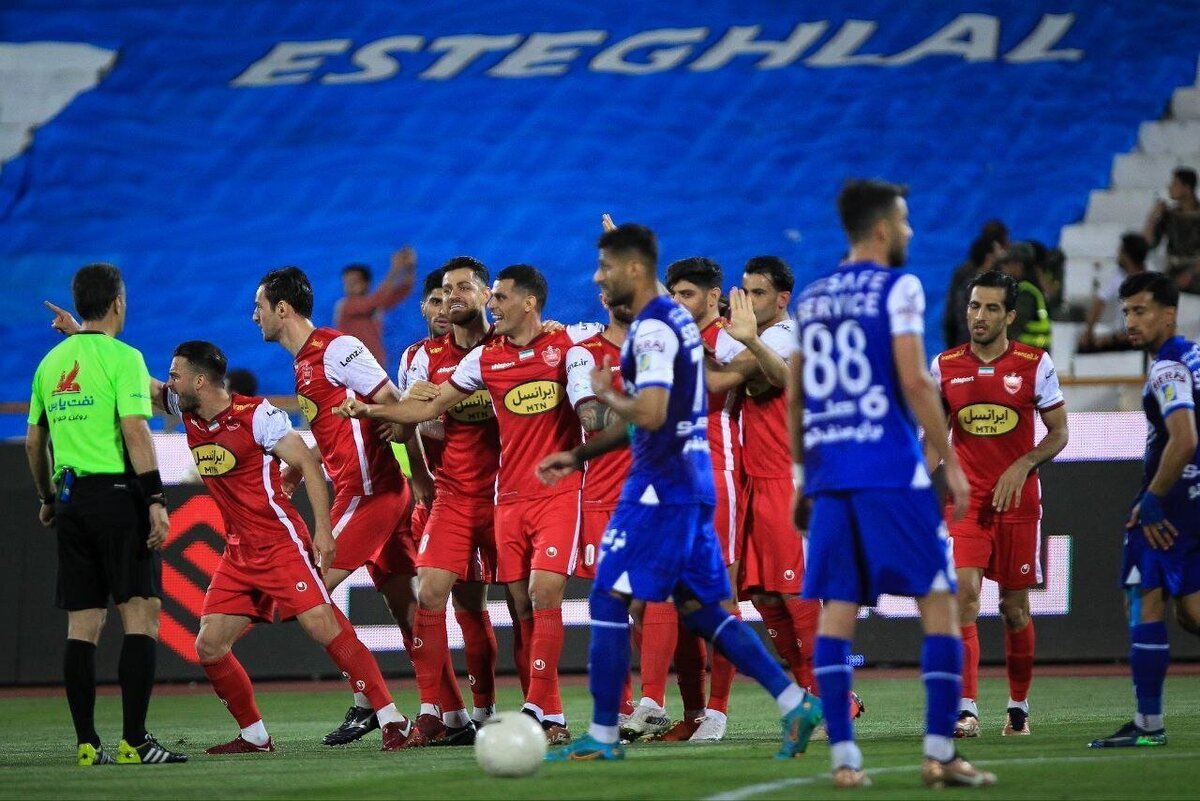 چهارشنبه ۱۰ خرداد ماه استقلال و پرسپولیس در فینال جام حذفی به مصاف هم رفتند و در این دیدار پر حواشی و در ۱۲۰ دقیقه استقلال بازی را با نتیجه ۲ بر یک به تیم رقیب تهرانی واگذار کرد. حواشی این مسابقه باعث شد امروز باشگاه استقلال درباره اتفاقات آن بیانیه صادر کند.