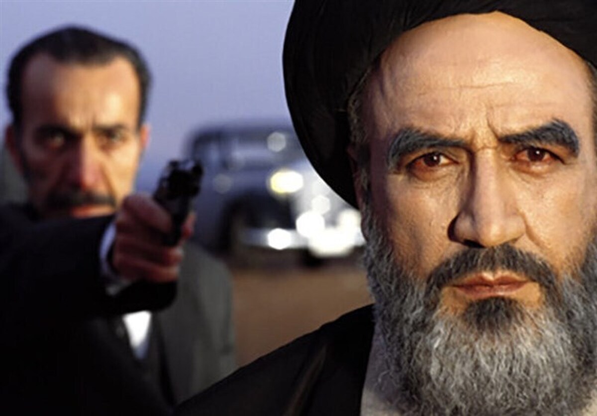 فیلم «فرزند صبح» پس از ۱۰ سال هنوز اکران عمومی نشده است. مساله‌ای که مهم‌ترین گلایه «عبدالرضا اکبری» بازیگر نقش امام خمینی(ره) در این فیلم است.