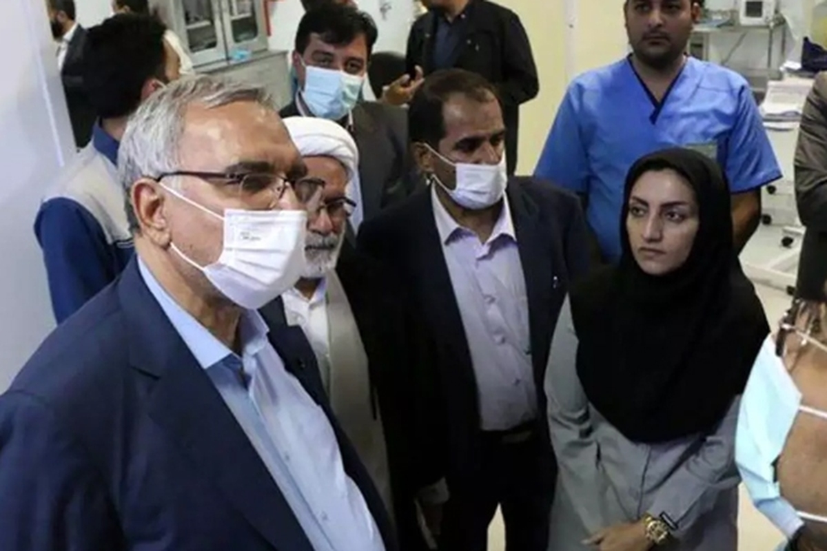 وزیر بهداشت در بازدید از بیمارستان ولی عصر(عج) بروجن با توجه به برخی ناهماهنگی‌ها و نارسایی‌ها در اورژانس این مرکز آموزشی درمانی، دستور عزل رئیس بیمارستان را صادر کرد.
