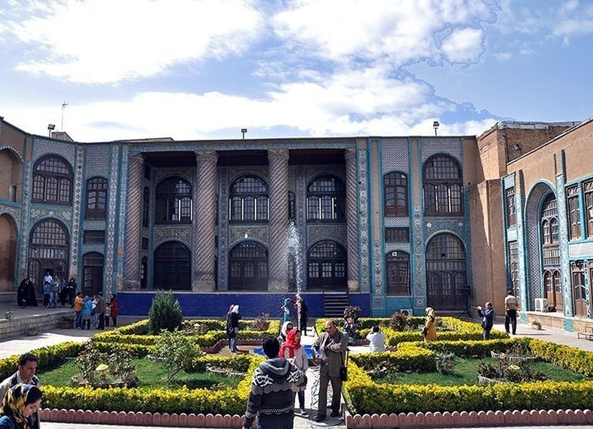 سرپرست اداره‌کل میراث‌فرهنگی کرمانشاه، با تأکید بر اینکه برای بازدید از محوطه‌های گردشگری و به ویژه بنا‌های مذهبی رعایت حجاب و شئونات اسلامی الزامی است، گفت: ورود بازدیدکنندگان بدحجاب به تکایا و محوطه‌های میراثی ممنوع است.
