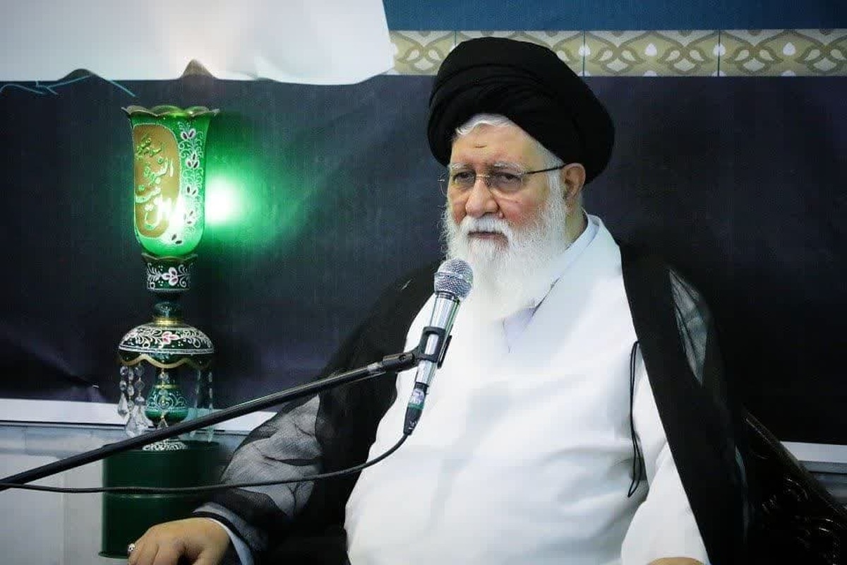 نماینده ولی‌فقیه در استان خراسان‌رضوی گفت: در جریان گرامیداشت یاد بنیان‌گذار انقلاب، آنچه بیش از همه اهمیت دارد، مسئله معرفت‌شناسی امام بزرگوار است؛ به‌خصوص برای نسلی که محضر امام را به‌صورت مستقیم درک نکرده و آن‌چه از وجود باعظمت ایشان می‌شناسند، از طریق سخنرانی‌ها و تصاویر ضبط‌شده از ایشان است.