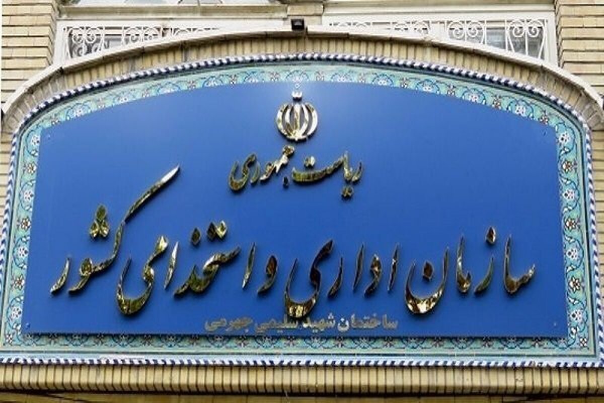 نایب رییس کمیسیون آموزش و تحقیقات مجلس، ضمن انتقاد از عملکرد سازمان اداری‌واستخدامی کشور برای تامین نیروی انسانی مورد نیاز وزارت آموزش‌وپرورش تاکید کرد: چنانچه این روند تداوم یابد مسئولان این سازمان باید در مجلس پاسخگوی این تعلل باشند.