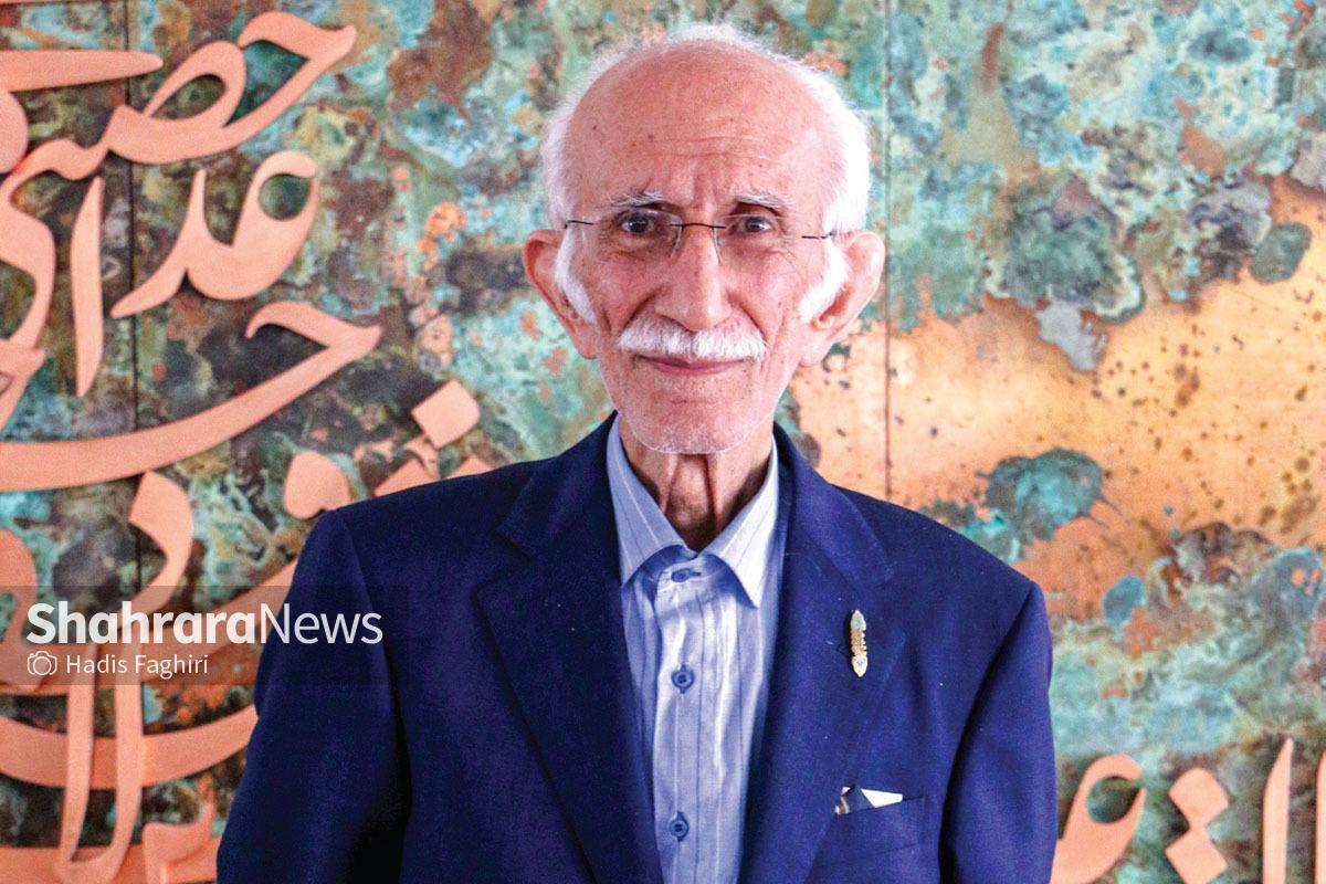 غلامحسین امیرخانی در سال ۱۳۸۱ به عنوان چهره برگزیده همایش چهره‌های ماندگار برگزیده شد و در سال ۱۳۹۸ نامش به عنوان گنجینه زنده بشری در خط نستعلیق در فهرست ملی نادره کاران میراث فرهنگی ناملموس به ثبت رسید.