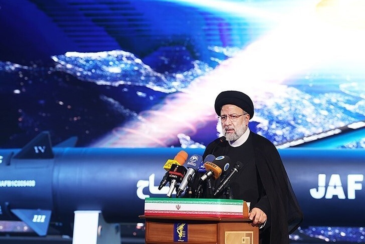 رئیس‌جمهور با بیان اینکه صنایع دفاعی و موشکی ایران وارداتی نیست که بتوان آن را به‌حاشیه راند، گفت: پیشرفت موشکی کشور با تهدید دشمن متوقف نخواهد شد.