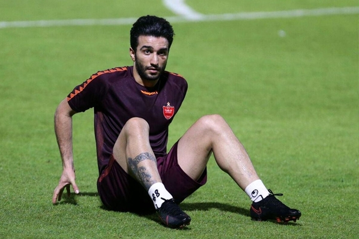 باشگاه پرسپولیس قصد فروش مدافع راست تیمش را دارد.