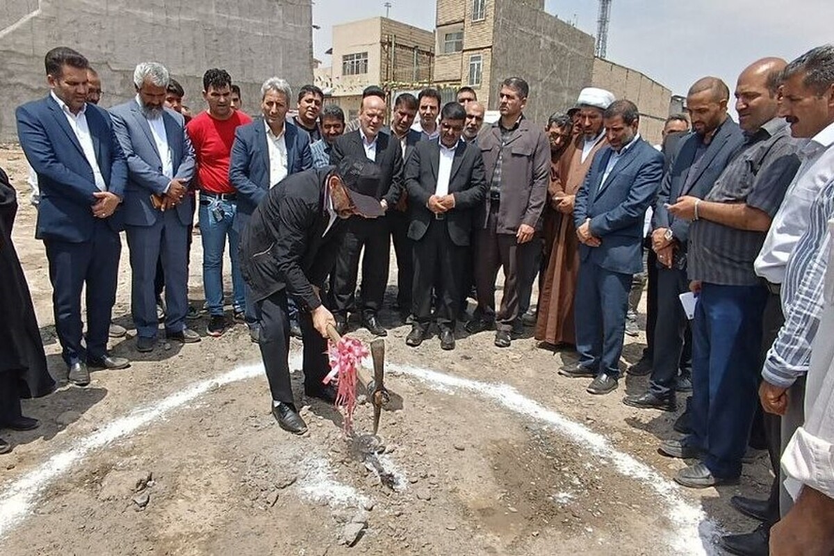 آیین بازدید از پروژه‌های مهم حاشیه شهر مشهد و کلنگ‌زنی طرح ساخت ۴۶۴ کلاس درس در قالب پروژه‌های پراکنده و تفکیکی، صبح امروز با حضور استاندار خراسان رضوی و جمعی از مدیران برگزار شد.