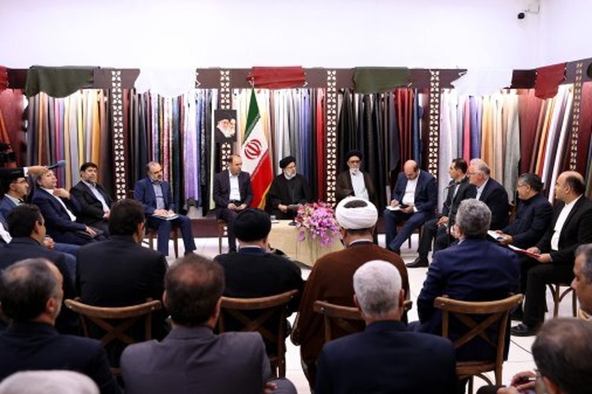 رئیس جمهور ضمن بازدید از شهرک صنعتی چرمشهر تبریز دستگاه‌های مسئول را به تامین نیازهای توسعه صنعت چرم با رعایت ملاحظات محیط‌زیستی مکلف کرد.