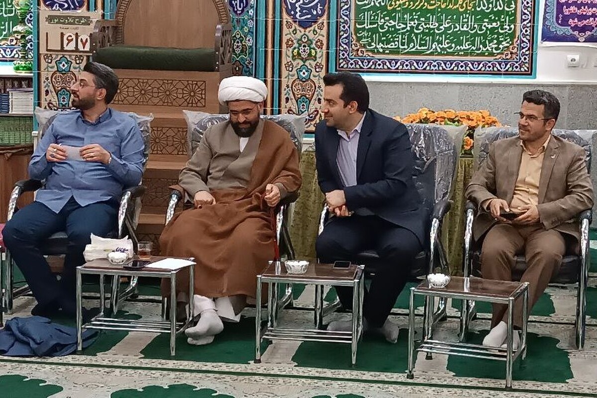 دیدار مردمی نمایندگان شورای شهر، پنجشنبه‌شب با حضور حجت‌الاسلام منصوریان و سیدحسین علوی مقدم، روسای کمیسیون‌های فرهنگی و ورزش و جوانان شورای شهر در مسجدالمهدی محله فاطمیه برگزار شد.