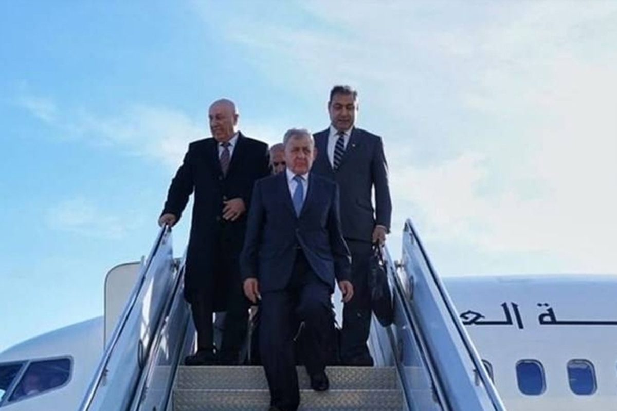 رئیس جمهور عراق در بازگشت به بغداد، حین پایین آمدن از هواپیما دچار حادثه شد.