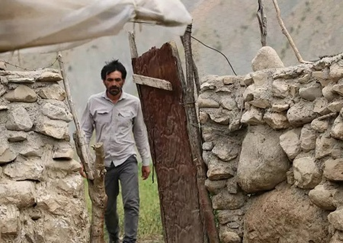 از فردا سوم خرداد فیلم سینمایی «دِرب» به کارگردانی هادی محقق در سینما‌های بیش از ۶۰ شهر فرانسه اکران عمومی می‌شود.