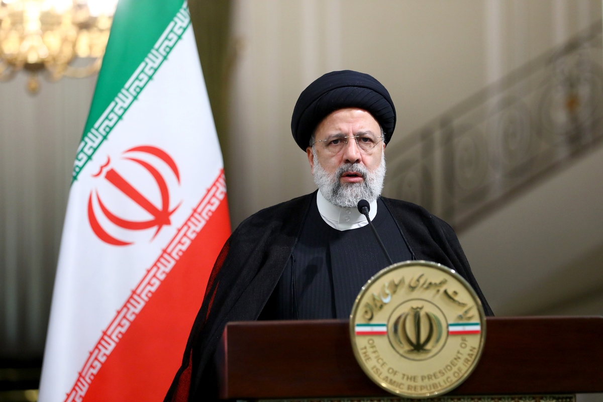 رئیس‌جمهور با اشاره به هدف‌گذاری انجام شده برای رساندن حجم مبادلات تجاری دو کشور به رقم ۲۰ میلیارد دلار افزود: البته دو کشور تصمیم گرفته‌اند که مبادلات خود را با ارز‌های ملی انجام دهند.