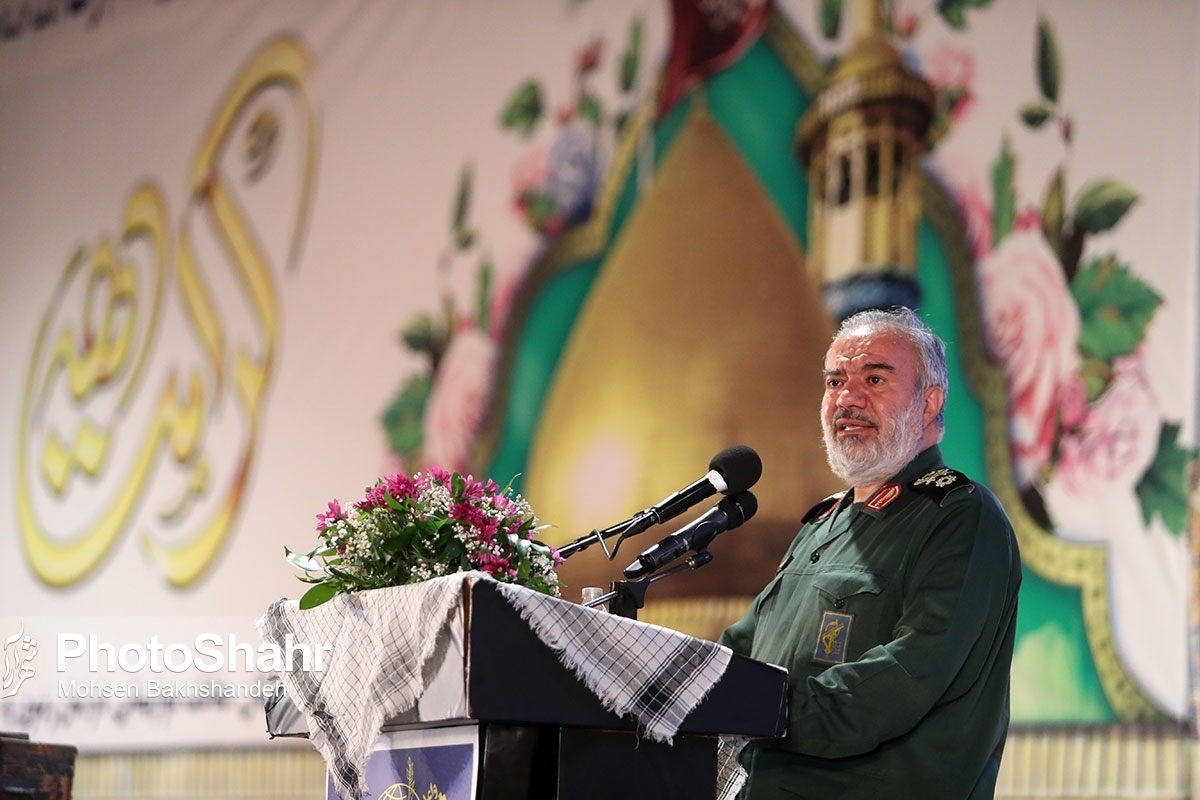 جانشین فرمانده سپاه پاسداران در نخستین یادواره ۶۴ شهید حافظ آسمان شهر گفت: خدمت به خانواده شهدا جایگاه ویژه‌ای دارد و ما باید خدمت به آن‌ها را وظیفه خود بدانیم تا مورد عنایت حق قرار بگیریم.