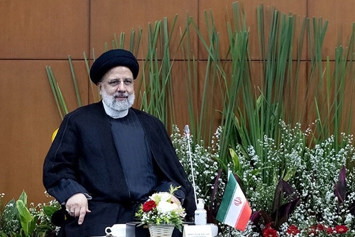 رئیس جمهور دلیل مخالفت‌های امروز نظام سلطه با جمهوری اسلامی ایران را تسلیم‌ناپذیری در برابر سلطه‌طلبی ابراز و اظهار کرد: امروز شرایط جهان به نفع مقاومت و ایستادگی در مقابل دشمنان جهان اسلام در حال تغییر است.