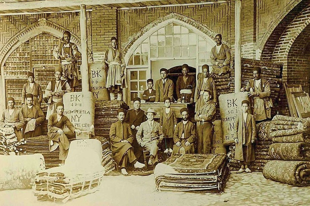 یادی از مهم‌ترین کارگاه‌های قالی‌بافی و بانیانش که فرش را در ارض اقدس زنده نگه داشتند