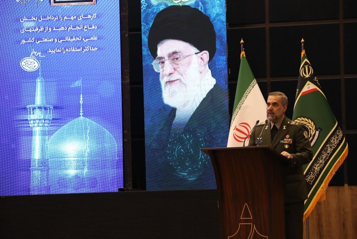 وزیر دفاع: ارتقا توان موشکی و دیپلماسی دفاعی را دنبال می‌کنیم| افزایش ۲ برابری تولید کالای غیرنظامی در سال ۱۴۰۱