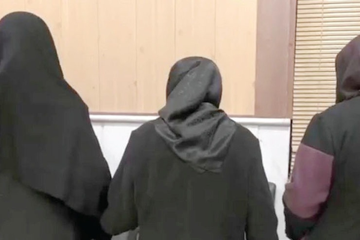 رئیس پلیس مشهد: تاکنون ۵ عضو این باند دستگیر شده‌اند و شناسایی مال‌باختگان ادامه دارد.