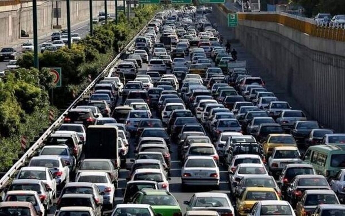مشهد در طول سال پذیرای ۳۶ تا ۴۰ میلیون زائر است و همین موضوع موجب شکل‌گیری بی‌نظمی‌های ترافیکی به‌ویژه در هسته مرکزی شهر می‌شود اما با مدیریت می‌توان این اوضاع را سروسامان بخشید.