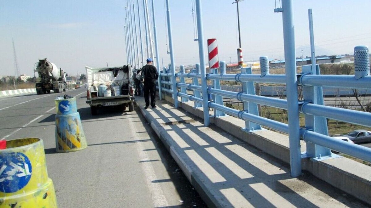 سرپرست اداره کل هماهنگی و نظارت بر خدمات شهری شهرداری مشهد گفت: بررسی‌های تخصصی در خصوص کیفیت رنگ‌های مورد نیاز برای رنگ آمیزی جداول، نرده ها، احجام شهری و ... در استقبال از بهار ۱۴۰۲ آغاز شد.