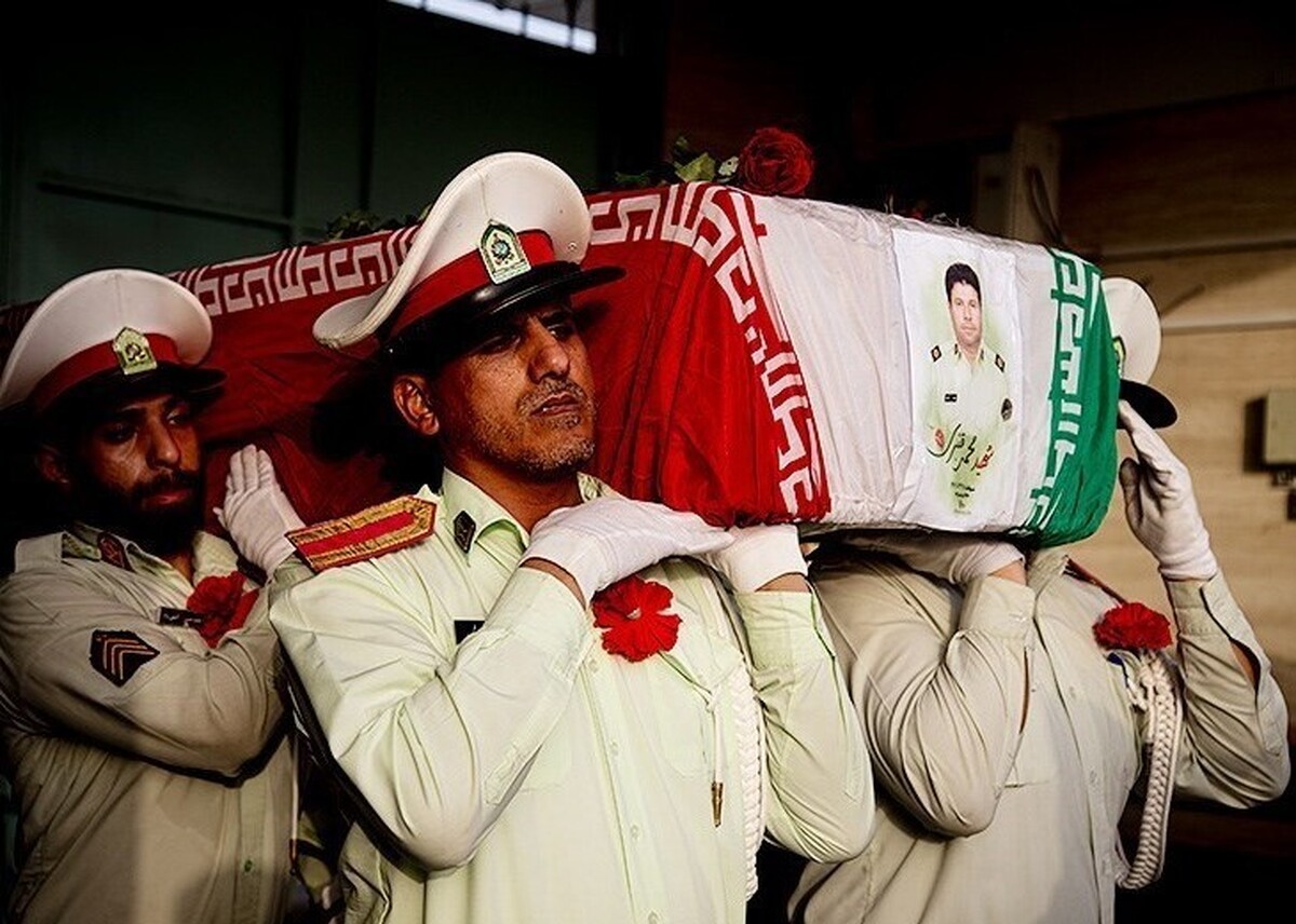 پیکر مطهر شهید مدافع امنیت، سرگرد شهیدمحمد قنبری در شهرستان ایذه تشییع شد.