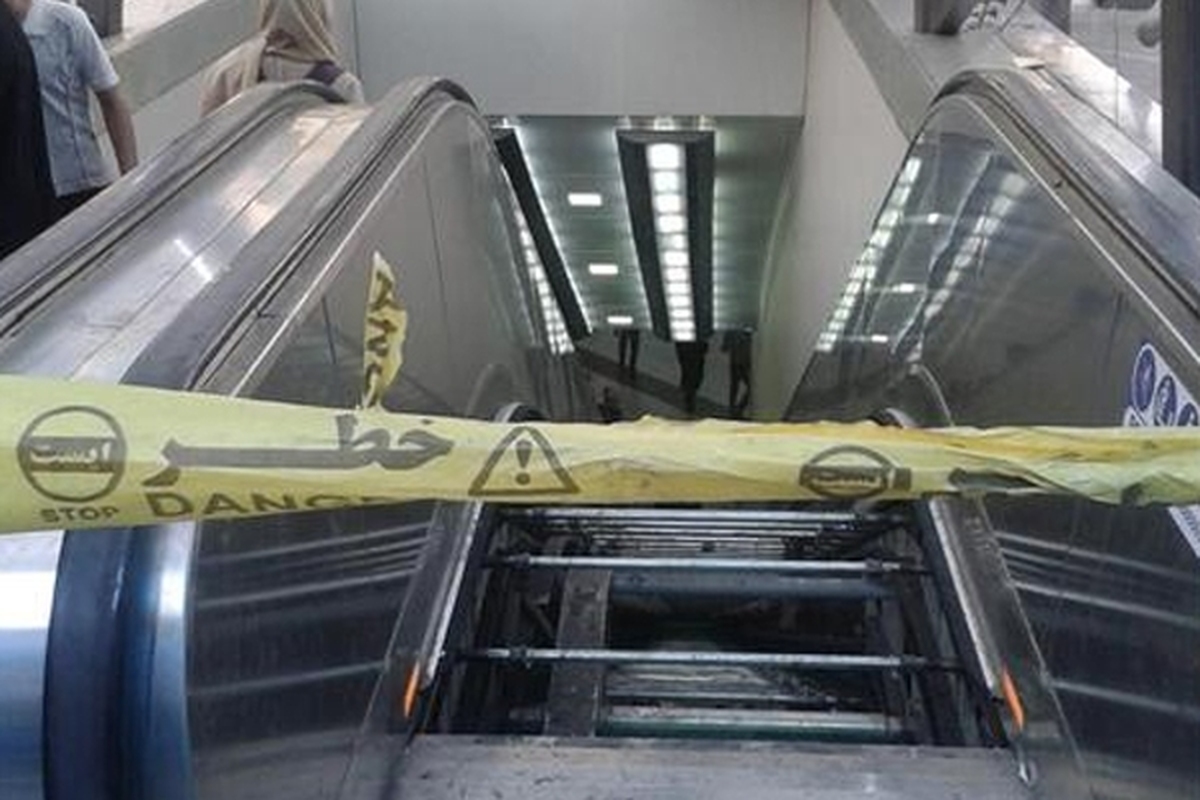 سرپرست اورژانس استان تهران گفت: بر اثر سقوط‌ از پله‌برقی در ایستگاه مترو شهید بهشتی ۱۸ نفر مصدوم شدند که ۹ ‌نفر به مراکز درمانی انتقال یافتند.