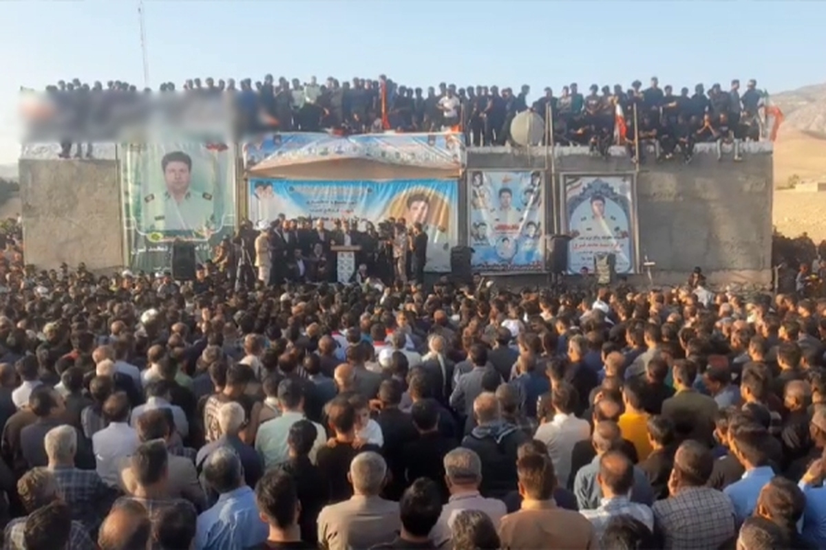 عصر امروز پیکر پاک شهید امنیت، محمد قنبری، مامور پلیسی که در ایذه به شهادت رسید در شهرستان صیدون تشییع و خاکسپاری شد.